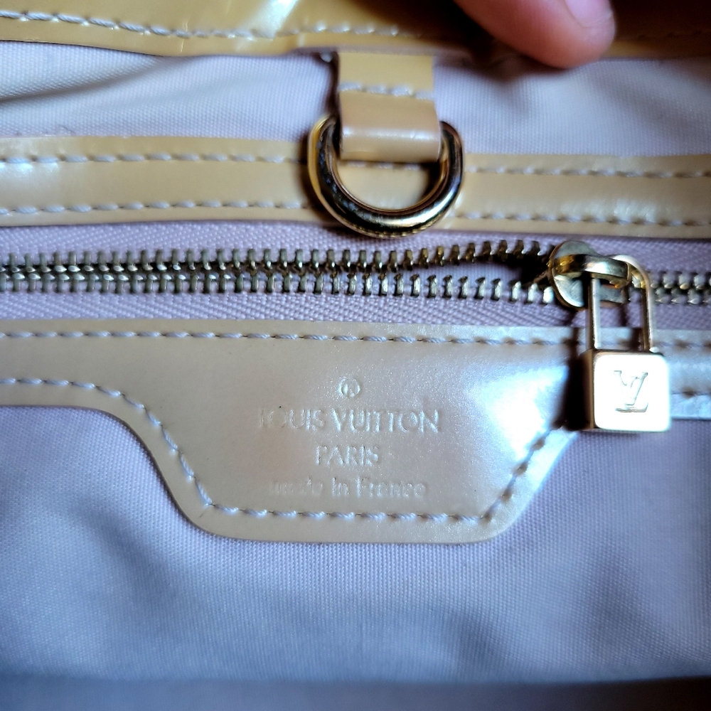 Louis Vuitton Wilshire Vernis Bag - Picture 4 of 12